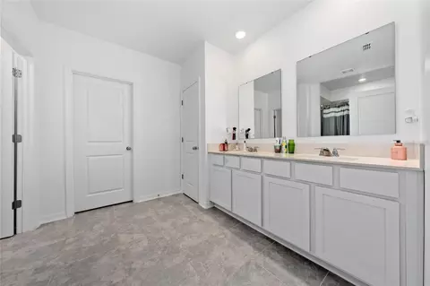 Entry Way - 3977 Willowbrook Dr, Edgewater, FL 32141 photo 3 of 4