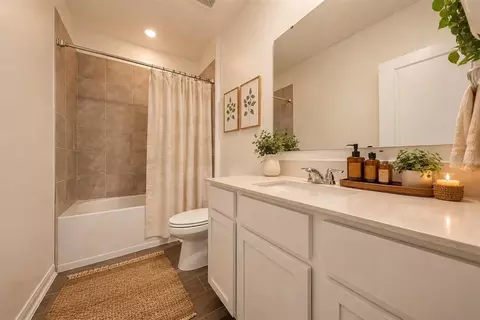 Bath - 3977 Willowbrook Dr, Edgewater, FL 32141 photo 2 of 2