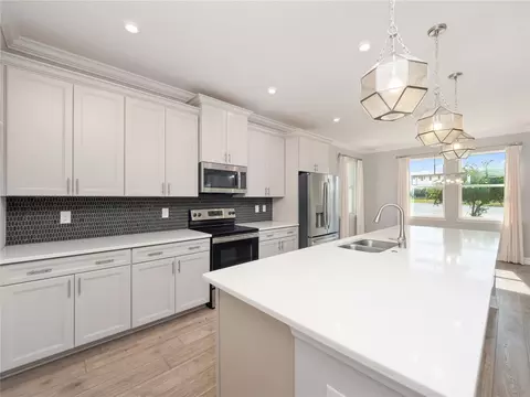 Kitchen - 5550 Sabal Dr, Saint Cloud, FL 34771 photo 5 of 6