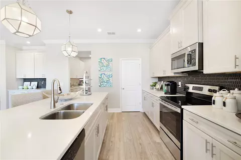 Kitchen - 5550 Sabal Dr, Saint Cloud, FL 34771 photo 1 of 6