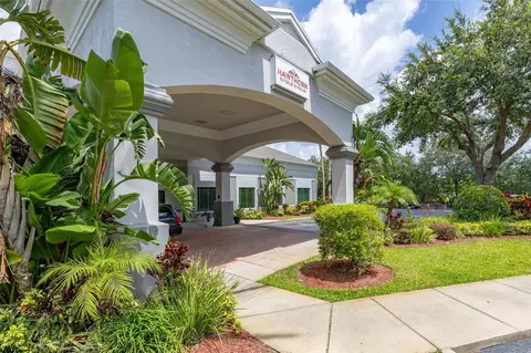 8303 Palm Pkwy #402, Orlando, FL 32836