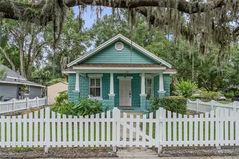 121 W Oakland Ave, Oakland, FL 34760