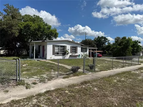 2302 Greenwood St, Deltona, FL 32738