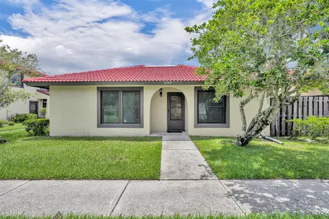557 Hunter Cir, Kissimmee, FL 34758