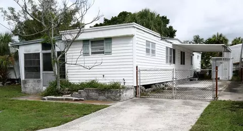 714 Driftwood Ln, Tarpon Springs, FL 34689