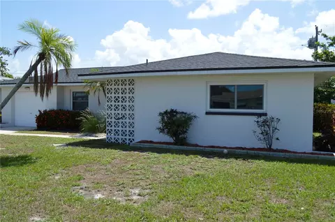 9093 108th St, Seminole, FL 33772