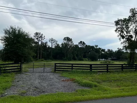 14901 Lenze Dr, Tavares, FL 32778