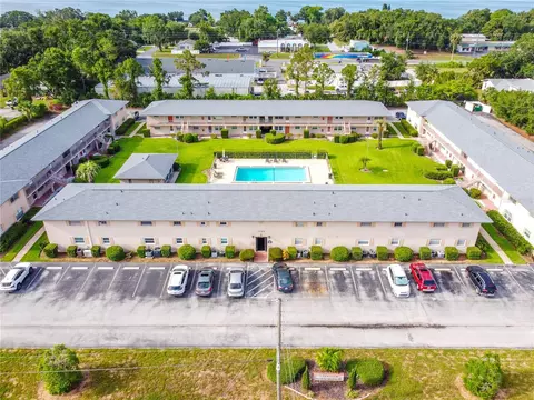 1100 E Caroline St #204, Tavares, FL 32778