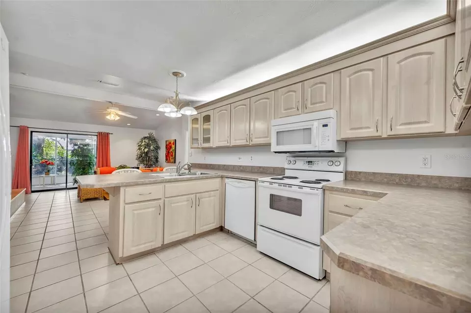 Kitchen - 1238 Palmetto Rd, Eustis, FL 32726 photo 5 of 7