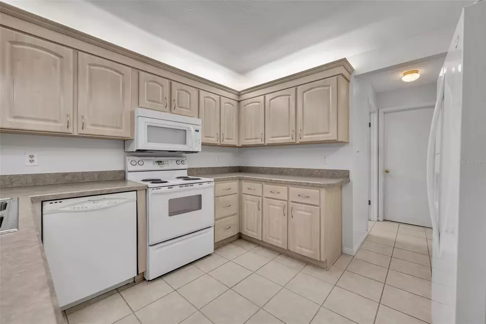 Kitchen - 1238 Palmetto Rd, Eustis, FL 32726 photo 4 of 7