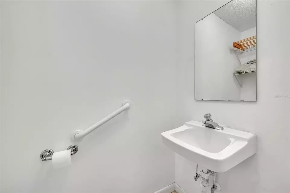 Bath - 1238 Palmetto Rd, Eustis, FL 32726 photo 4 of 4
