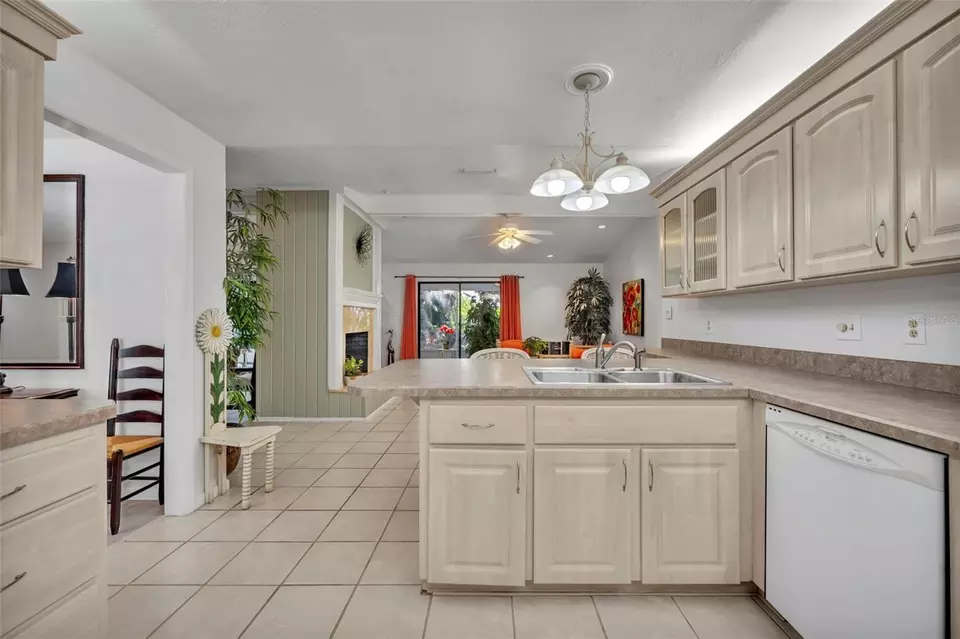 Kitchen - 1238 Palmetto Rd, Eustis, FL 32726 photo 6 of 7