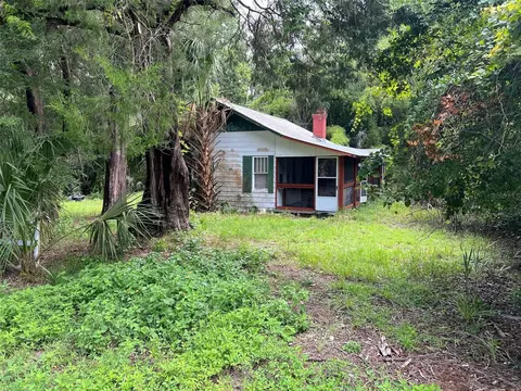26 61st St, Yankeetown, FL 34498