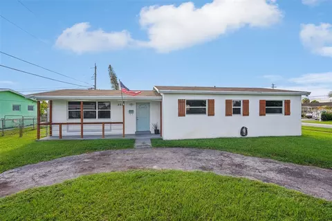 201 N 66th Ter, Hollywood, FL 33024
