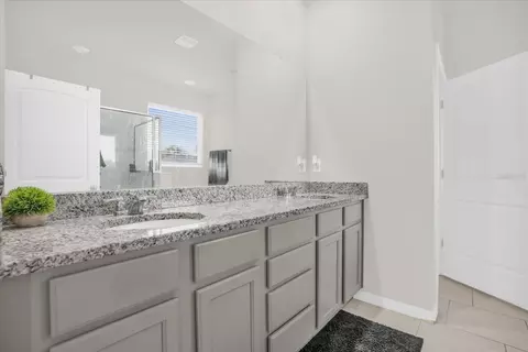 Bath - 6775 Sarus Crane Pt, Harmony, FL 34773 photo 5 of 5