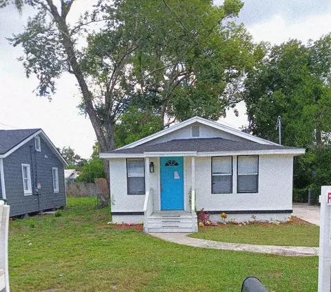 8006 N Marks St, Tampa, FL 33604