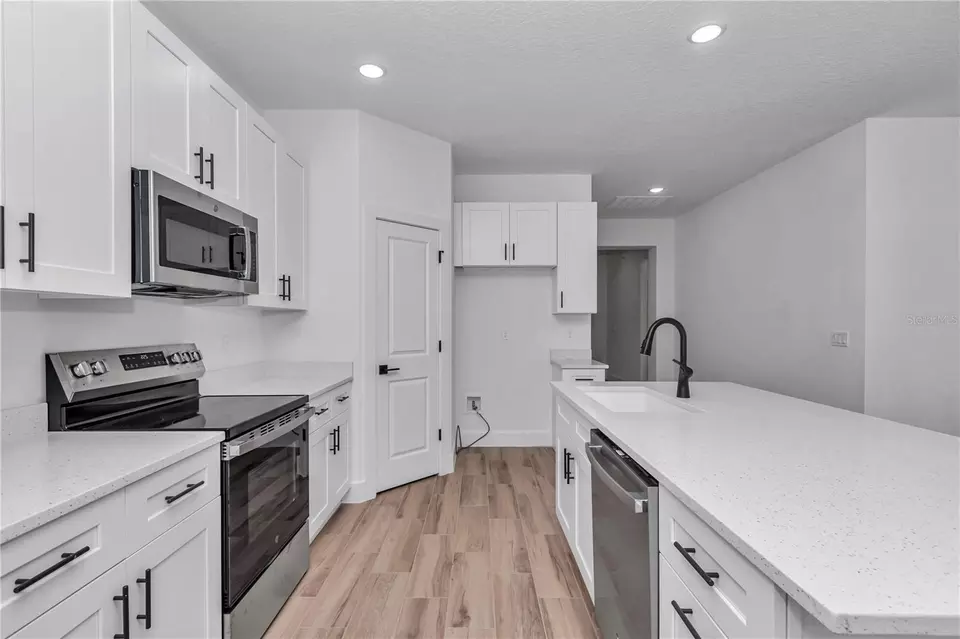 Kitchen - 3207 SW Ivy Pl, Dunnellon, FL 34431 photo 3 of 5