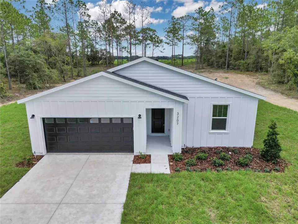 Exterior - 3207 SW Ivy Pl, Dunnellon, FL 34431 photo 2 of 11