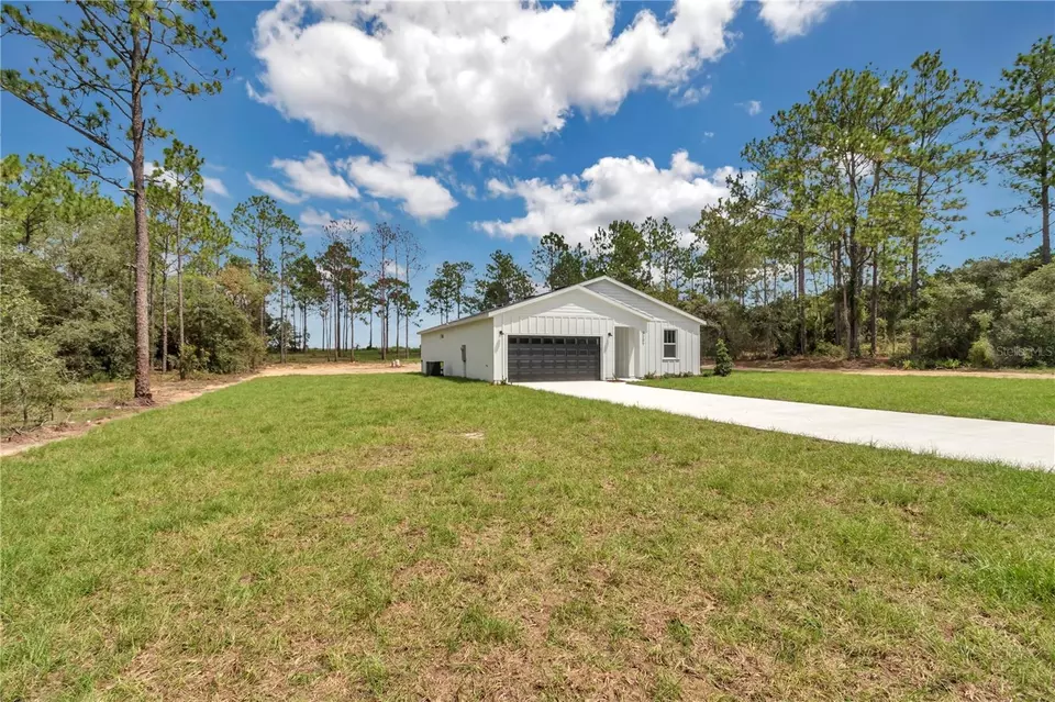 Exterior - 3207 SW Ivy Pl, Dunnellon, FL 34431 photo 5 of 11