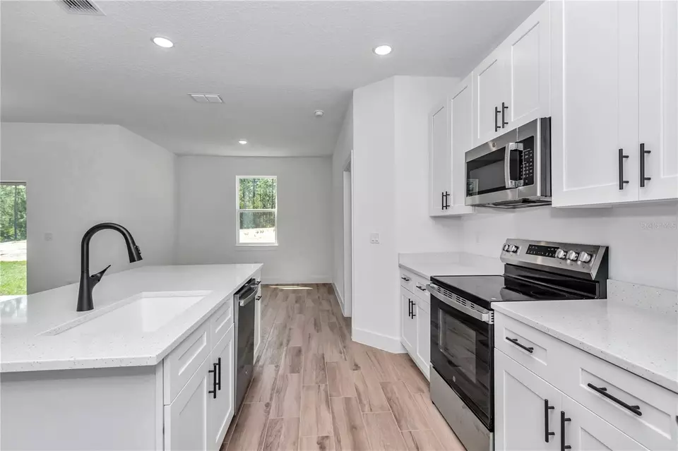 Kitchen - 3207 SW Ivy Pl, Dunnellon, FL 34431 photo 4 of 5