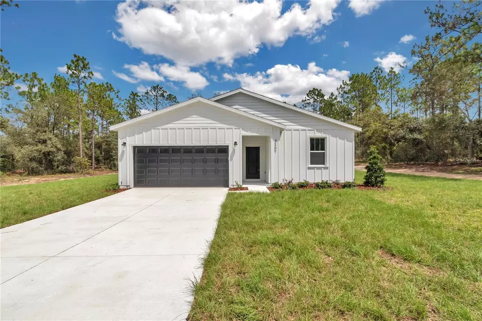 Exterior - 3207 SW Ivy Pl, Dunnellon, FL 34431 photo 6 of 11