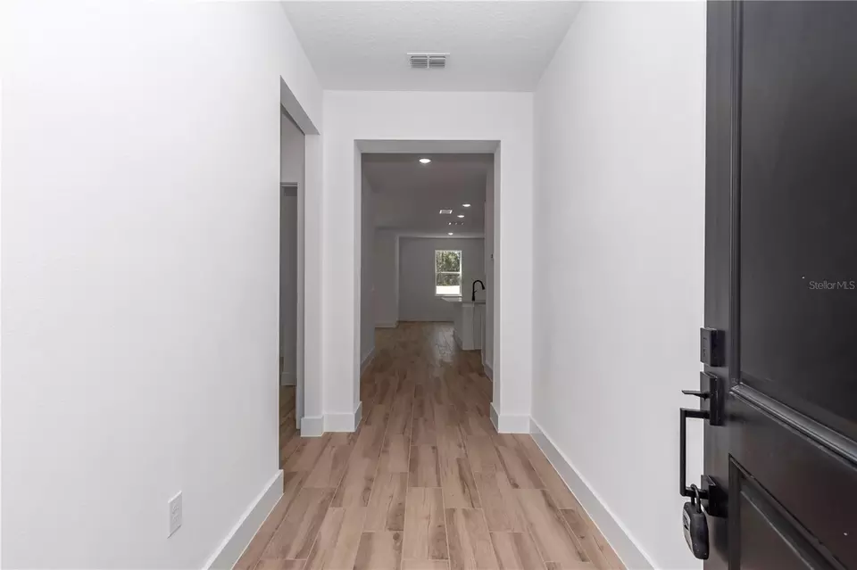 Entry Way - 3207 SW Ivy Pl, Dunnellon, FL 34431 photo 1 of 3
