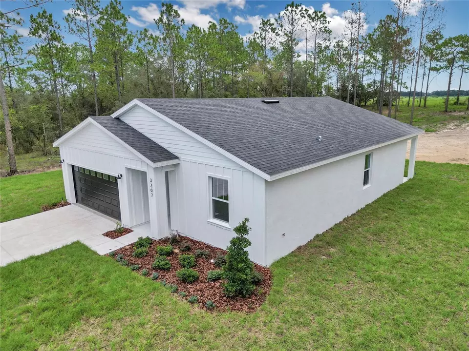 Exterior - 3207 SW Ivy Pl, Dunnellon, FL 34431 photo 1 of 11