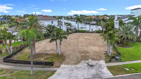 6005 Adagio Ln, Apollo Beach, FL 33572