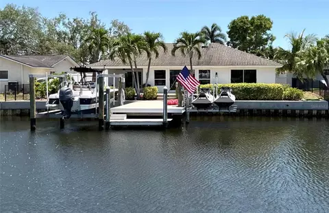 1357 52nd Ave NE, Saint Petersburg, FL 33703