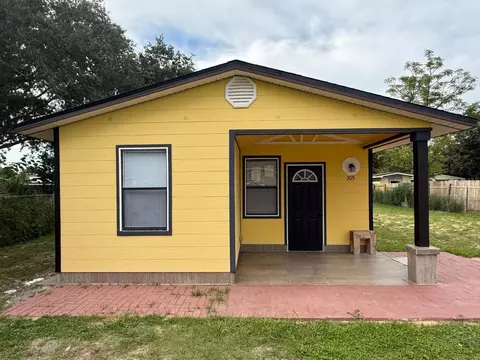 305 Armour Ave, Auburndale, FL 33823