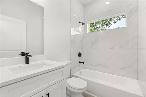 Bath - 2097 SW 153rd Loop, Ocala, FL 34473 photo 4 of 5