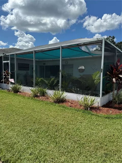 1017 Willow Dr, Leesburg, FL 34748