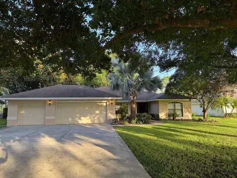 405 Lake August Dr, Lake Placid, FL 33852
