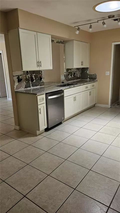 Kitchen - 22 Plaza Dr, Ormond Beach, FL 32176 photo 1 of 7