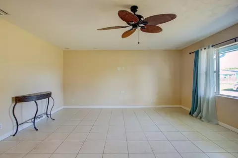 Living - 22 Plaza Dr, Ormond Beach, FL 32176 photo 2 of 6