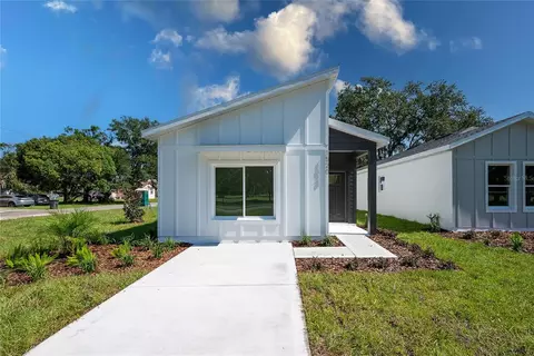 1520 W 8th St, Sanford, FL 32771