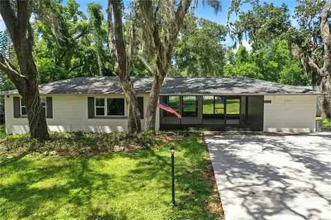 1042 N Magnolia Cir, Eustis, FL 32726