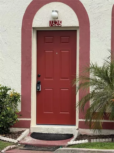 1625 Sandy Point Sq #63, Orlando, FL 32807