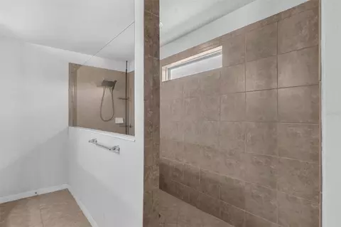 Bath - 1641 Regal River Cir, Ocoee, FL 34761 photo 2 of 5