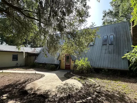 810 Eastover Cir, Deland, FL 32724