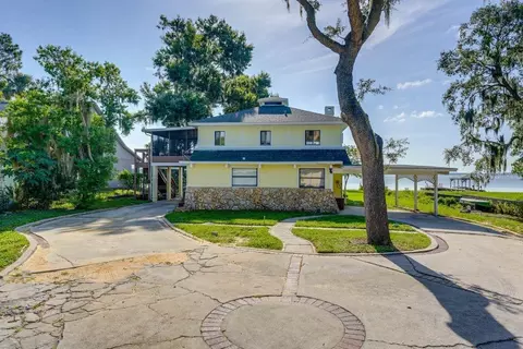 900 N Harbor Ter, Tavares, FL 32778