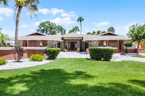 8035 Lakeside Dr, Yalaha, FL 34797