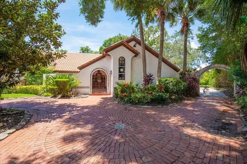 1906 Maple Leaf Dr, Windermere, FL 34786