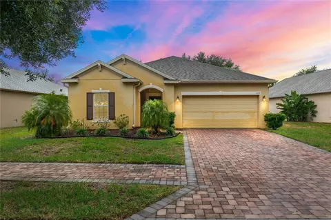 329 Lake Davenport Cir, Davenport, FL 33837