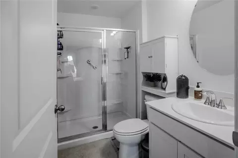 Bath - 643 Belgrove St, Debary, FL 32713 photo 1 of 7