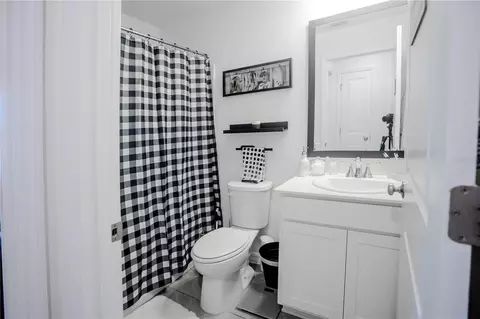 Bath - 643 Belgrove St, Debary, FL 32713 photo 4 of 7