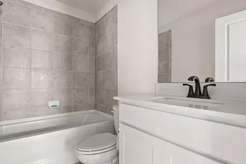Bath - 4066 Feather Tree Dr, Apopka, FL 32712 photo 3 of 4