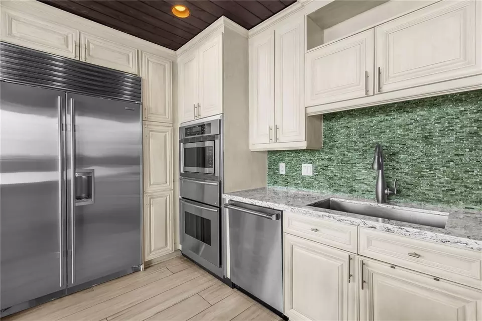 Kitchen - 150 E Robinson St #2701, Orlando, FL 32801 photo 3 of 3