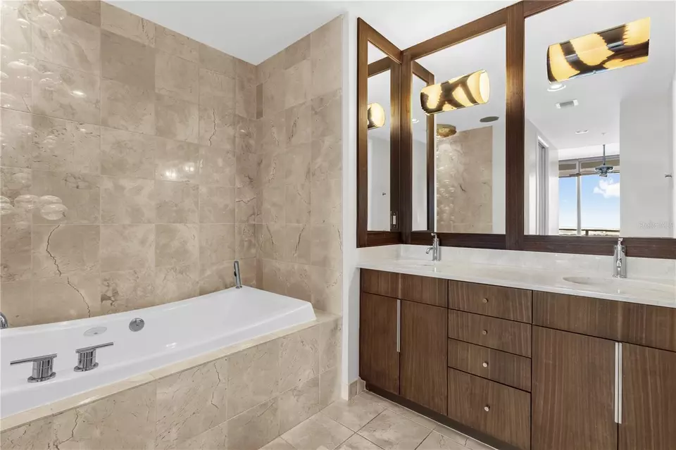 Bath - 150 E Robinson St #2701, Orlando, FL 32801 photo 2 of 5