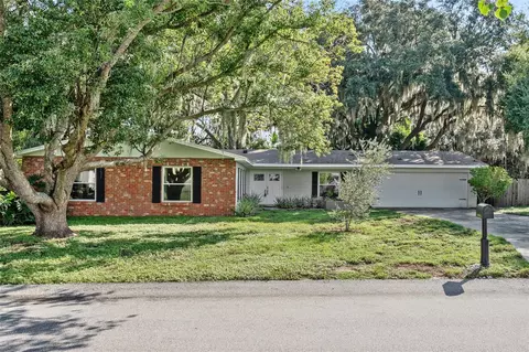 413 Paradise Island Dr, Haines City, FL 33844